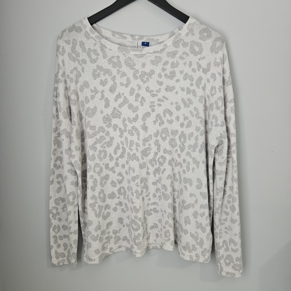 Old Navy Gray Leopard Print Long Sleeve Tee